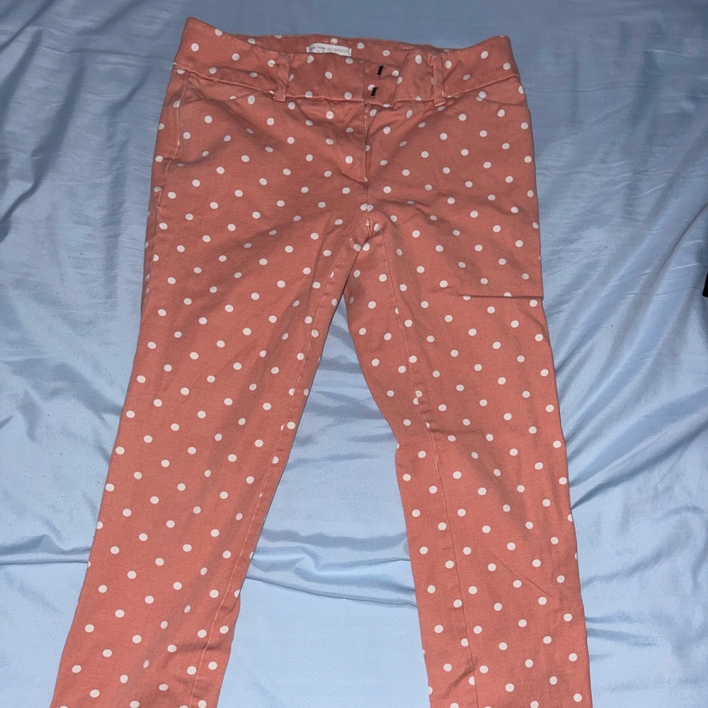 New York and company. Cropped polka dot pant. Size 0 coral and white polka dots